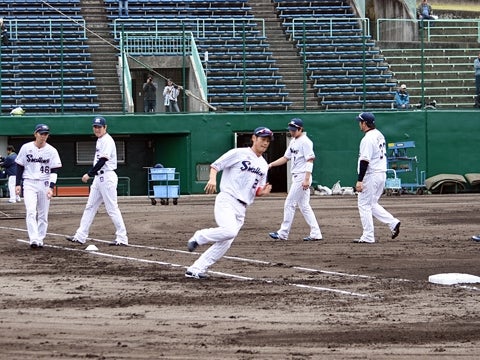 グラウンドで初練習！