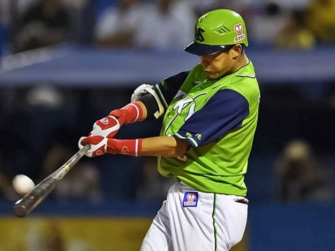 坂口選手がライトスタンドへ3号ソロ