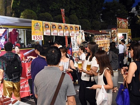 入場前から乾杯！