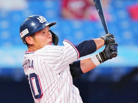 西田選手が先制の2点タイムリー二塁打