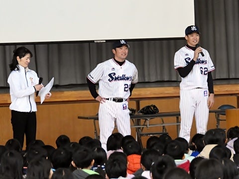河端氏、徳山氏が練馬区立上石神井北小学校を訪問！