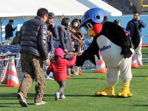 つば九郎が新宿シティハーフマラソンに登場!